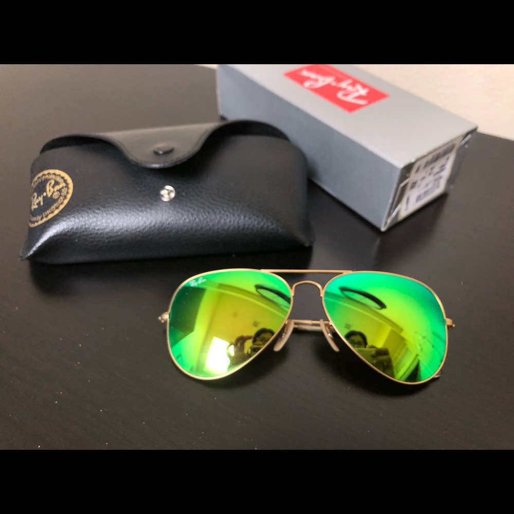 Ray-Ban green mirror aviators. 58mm